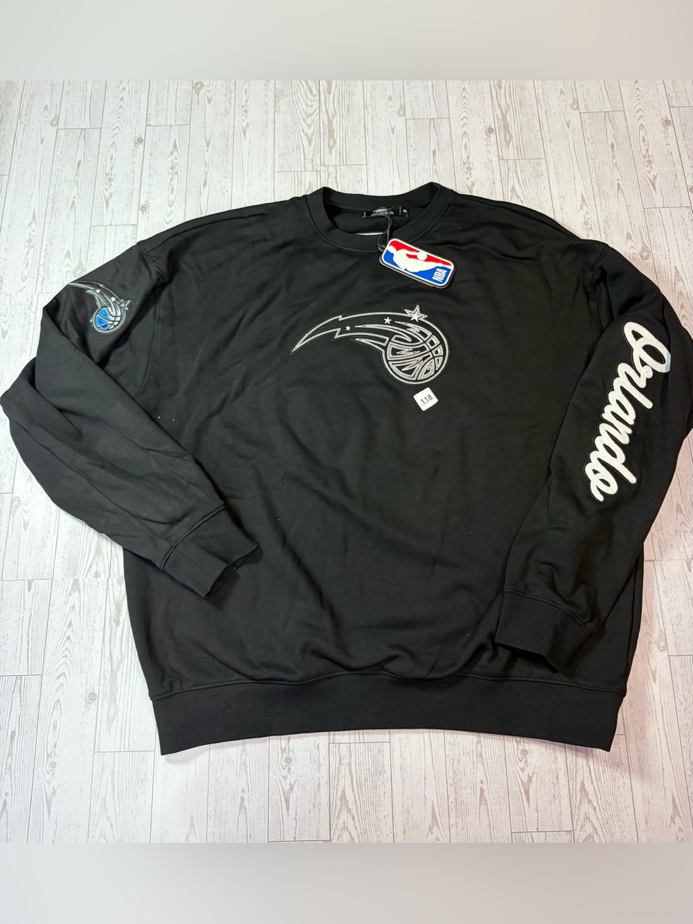 Orlando Magic Sweatshirt The Back Has A Rip At The Top Not Sure If Thats Right